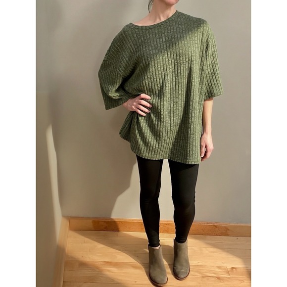 SHEIN Tops - Soft ribbed SHEIN tee in gray size M. Relaxed fit.‎ 29" L 23" W